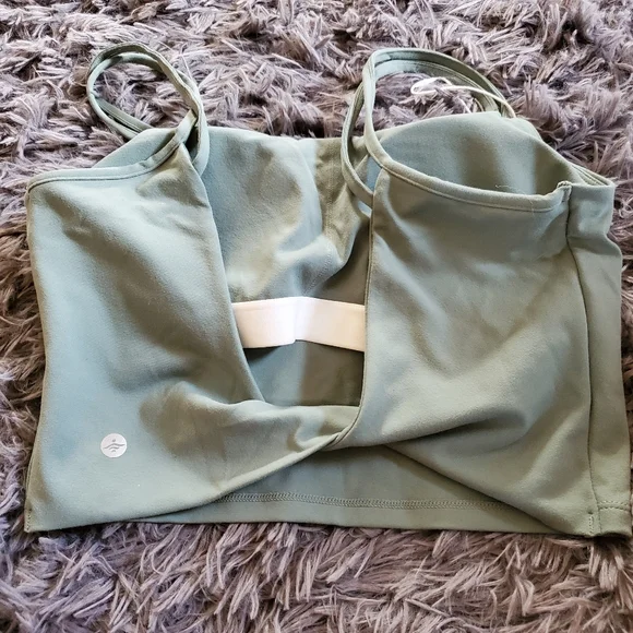 Halara Twisted Back Exercise Crop Tank Top Size M Pale Green NWOT - Picture 6 of 7